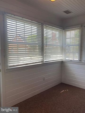 26 W VILLAGE RD, Newark, DE 19713
