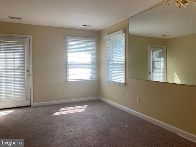 26 W VILLAGE RD, Newark, DE 19713
