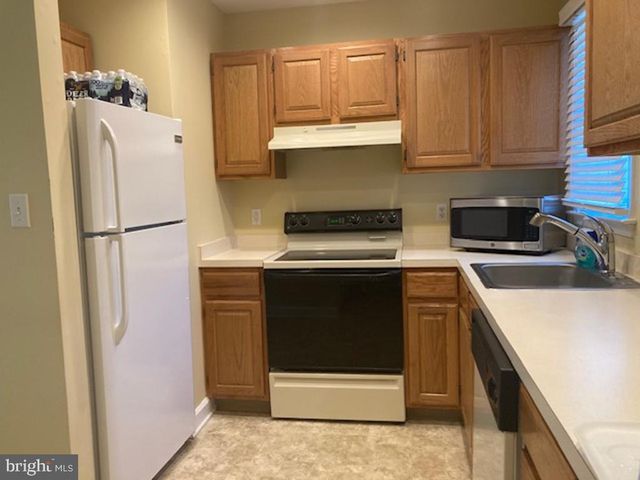 26 W VILLAGE RD, Newark, DE 19713