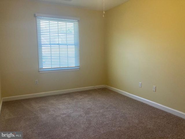 26 W VILLAGE RD, Newark, DE 19713
