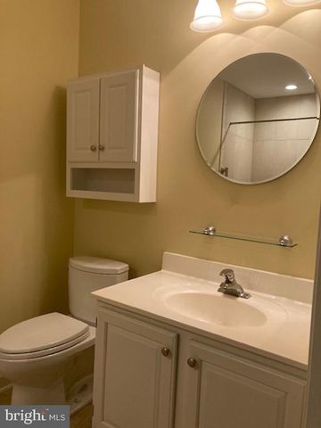 26 W VILLAGE RD, Newark, DE 19713