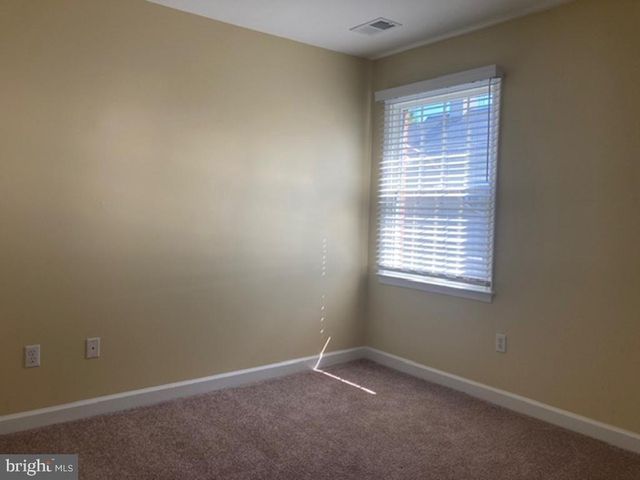 26 W VILLAGE RD, Newark, DE 19713