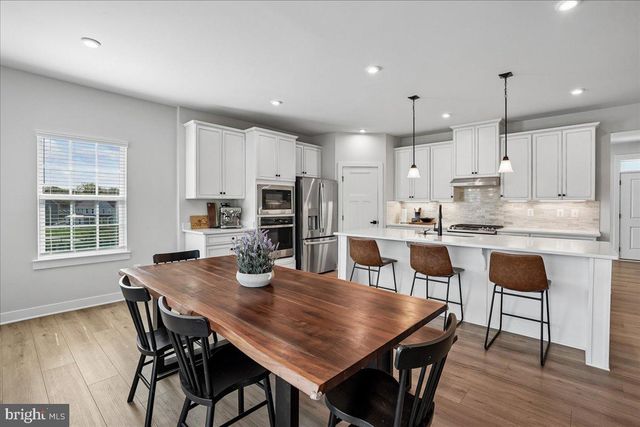 8016 INTERNATIONAL DR, Warrenton, VA 20187