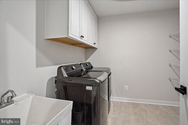 8016 INTERNATIONAL DR, Warrenton, VA 20187