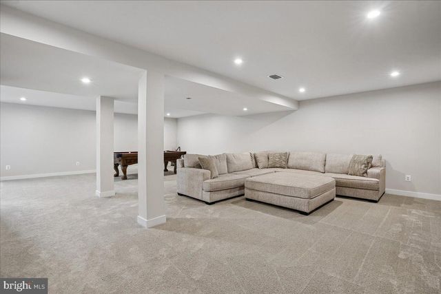 8016 INTERNATIONAL DR, Warrenton, VA 20187