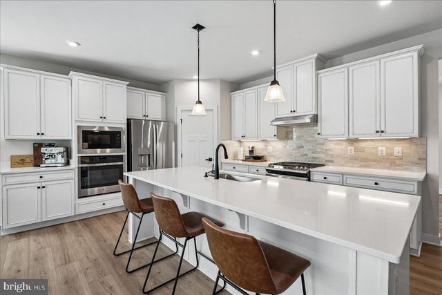 8016 INTERNATIONAL DR, Warrenton, VA 20187