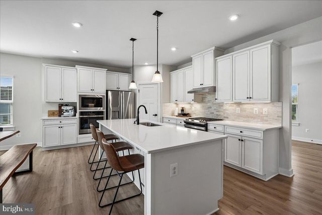 8016 INTERNATIONAL DR, Warrenton, VA 20187