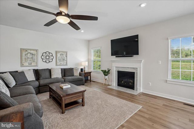 8016 INTERNATIONAL DR, Warrenton, VA 20187