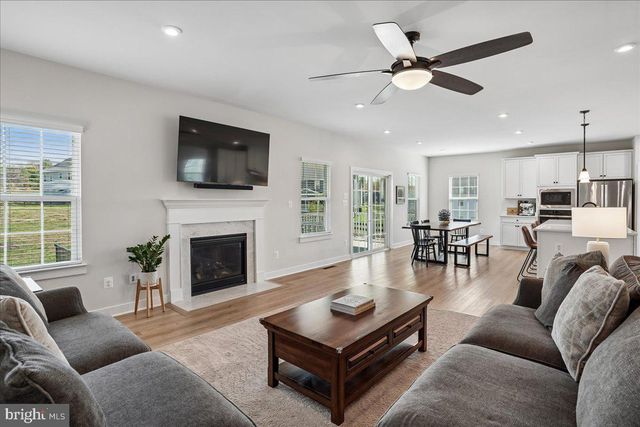 8016 INTERNATIONAL DR, Warrenton, VA 20187
