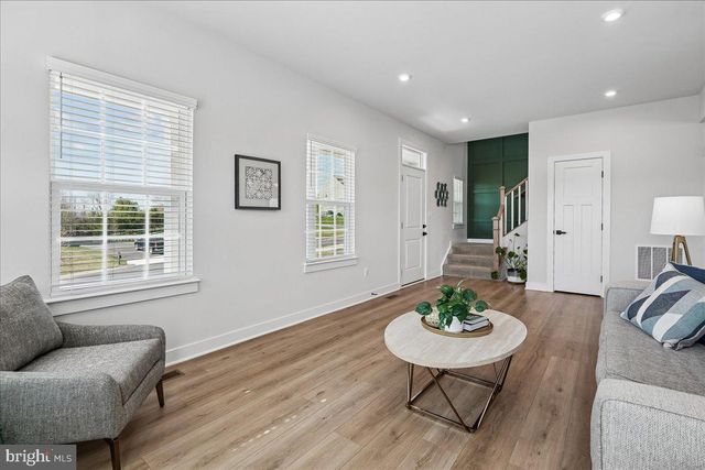 8016 INTERNATIONAL DR, Warrenton, VA 20187
