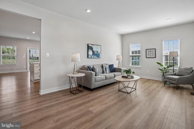 8016 INTERNATIONAL DR, Warrenton, VA 20187