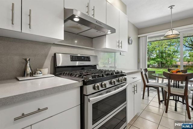 17 Tyndall Road, South Brunswick, NJ 08824