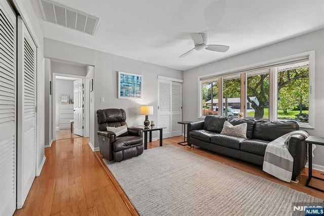 17 Tyndall Road, South Brunswick, NJ 08824