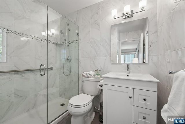 17 Tyndall Road, South Brunswick, NJ 08824