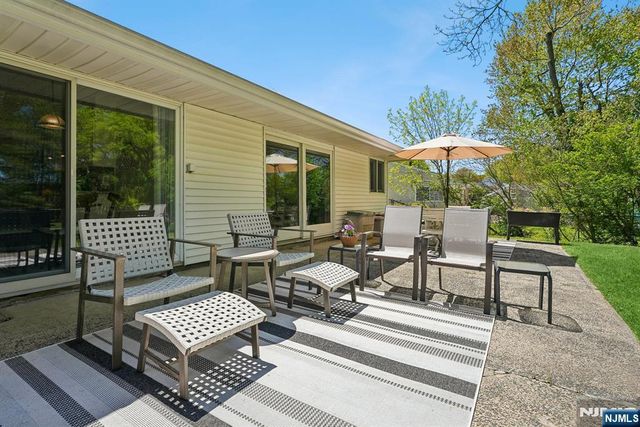 17 Tyndall Road, South Brunswick, NJ 08824