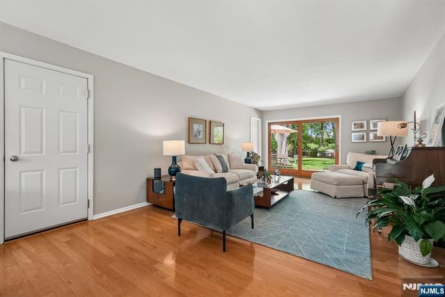 17 Tyndall Road, South Brunswick, NJ 08824
