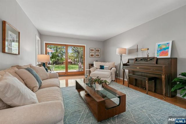 17 Tyndall Road, South Brunswick, NJ 08824