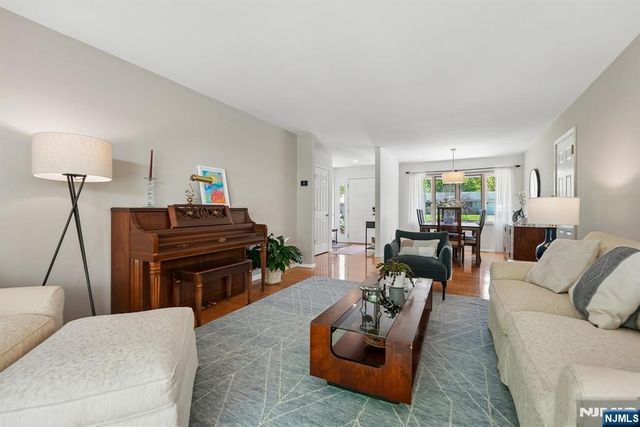 17 Tyndall Road, South Brunswick, NJ 08824