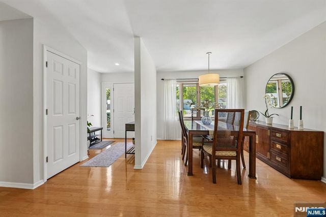 17 Tyndall Road, South Brunswick, NJ 08824