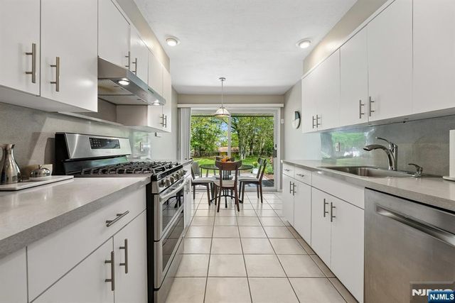 17 Tyndall Road, South Brunswick, NJ 08824