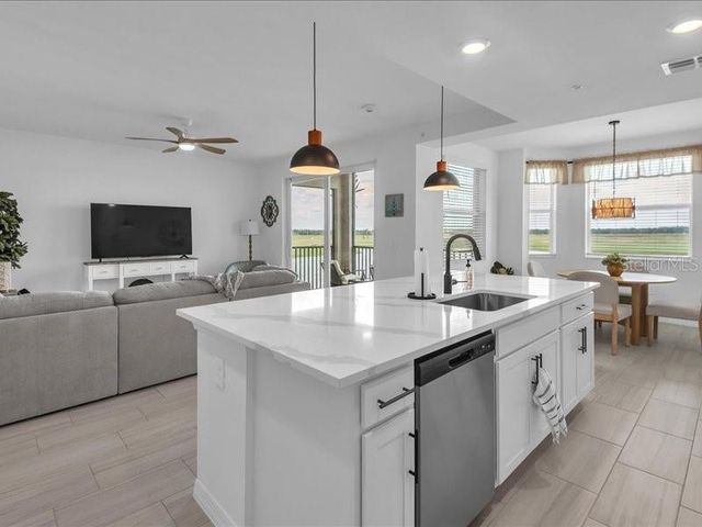 19116 SCALLOP LOOP 303, Lakewood Ranch, FL 34211