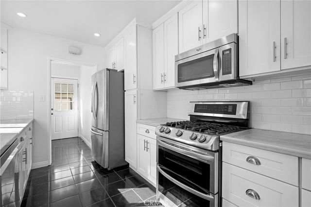 6637 Capps, Reseda, CA 91335