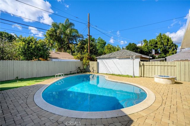 6637 Capps, Reseda, CA 91335