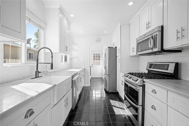 6637 Capps, Reseda, CA 91335