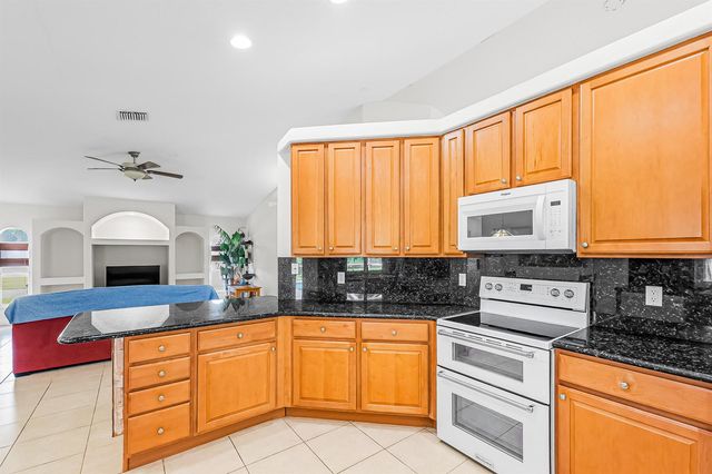 524 SE Nome Drive, Port St. Lucie, FL 34984