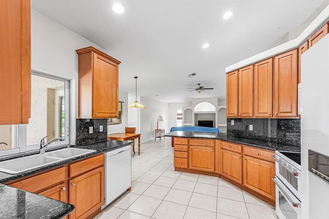 524 SE Nome Drive, Port St. Lucie, FL 34984