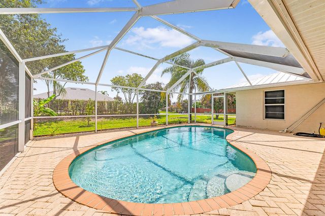 524 SE Nome Drive, Port St. Lucie, FL 34984