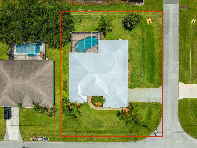 524 SE Nome Drive, Port St. Lucie, FL 34984