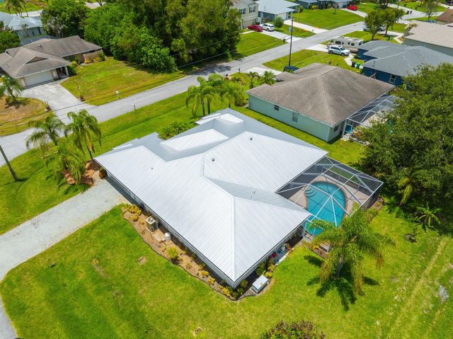524 SE Nome Drive, Port St. Lucie, FL 34984