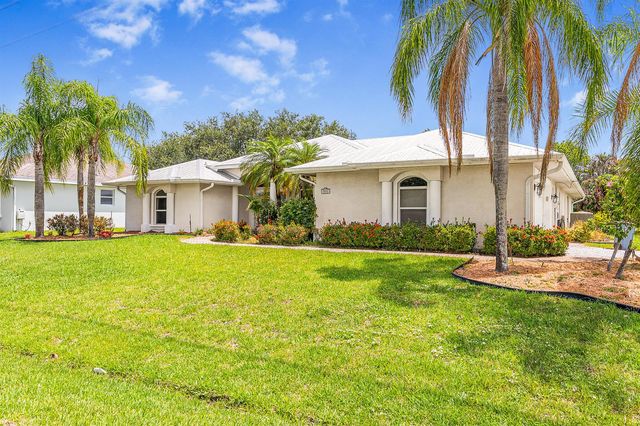 524 SE Nome Drive, Port St. Lucie, FL 34984