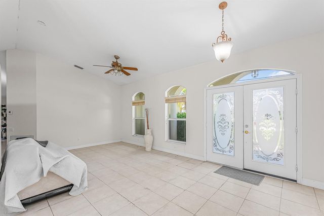 524 SE Nome Drive, Port St. Lucie, FL 34984