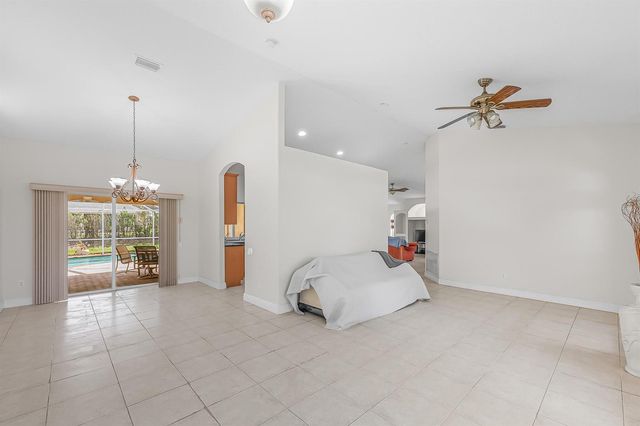 524 SE Nome Drive, Port St. Lucie, FL 34984