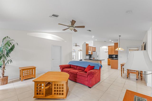 524 SE Nome Drive, Port St. Lucie, FL 34984