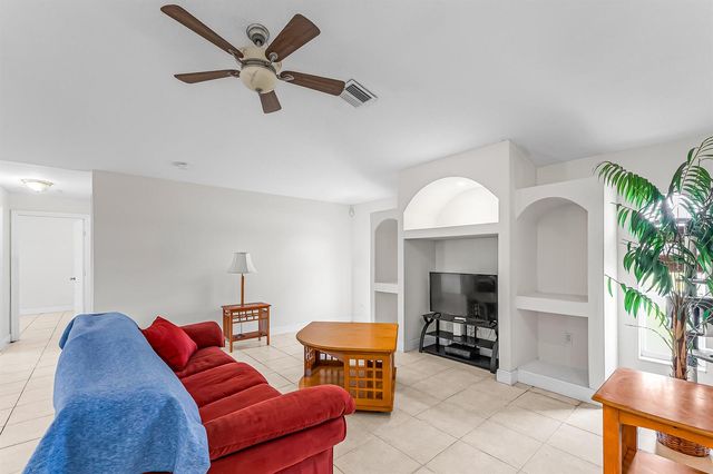 524 SE Nome Drive, Port St. Lucie, FL 34984