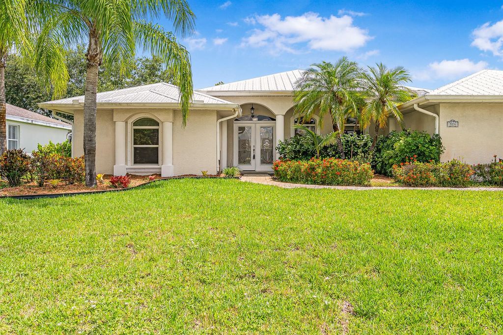 524 SE Nome Drive, Port St. Lucie, FL 34984