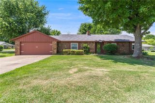 902 Dogwood Lane, Prairie Grove, AR 72753