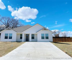 129 Watch Hill, Durant, OK 74701