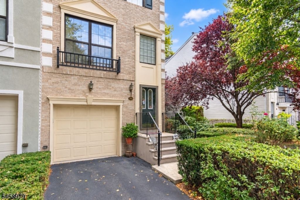 312 Wilshire Dr, Nutley Twp., NJ 07110 — photo 2