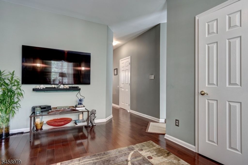 312 Wilshire Dr, Nutley Twp., NJ 07110 — photo 5