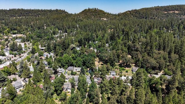 124 Grove St, Nevada City, CA 95959