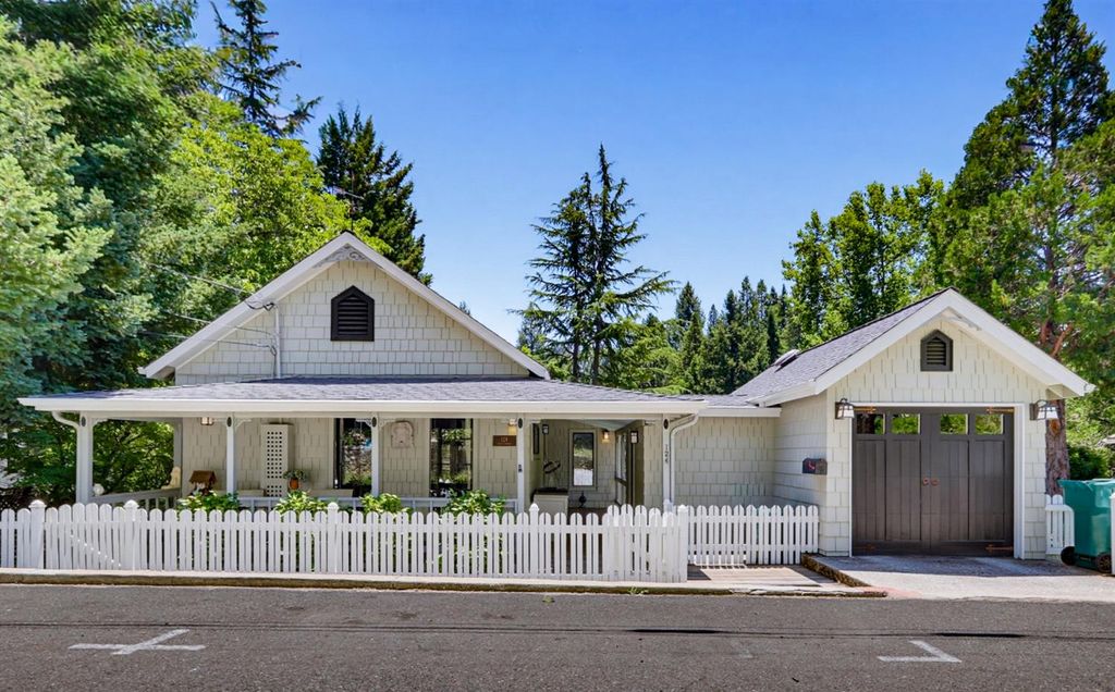 124 Grove St, Nevada City, CA 95959