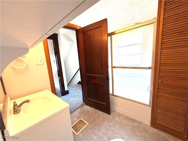 3774 W 135th Street, Cleveland, OH 44111