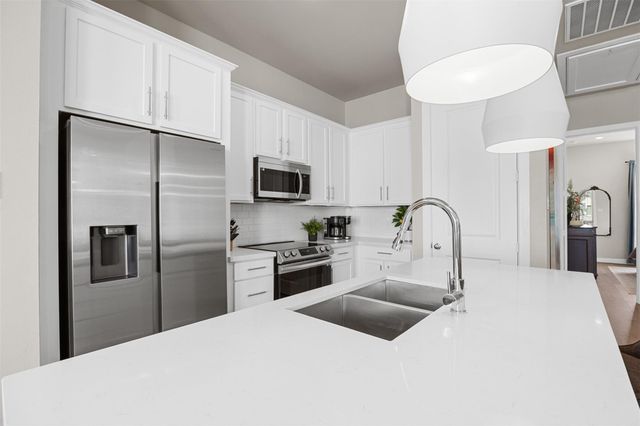 2323 Warhol Way, Houston, TX 77091