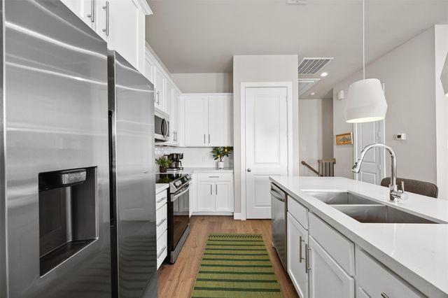 2323 Warhol Way, Houston, TX 77091