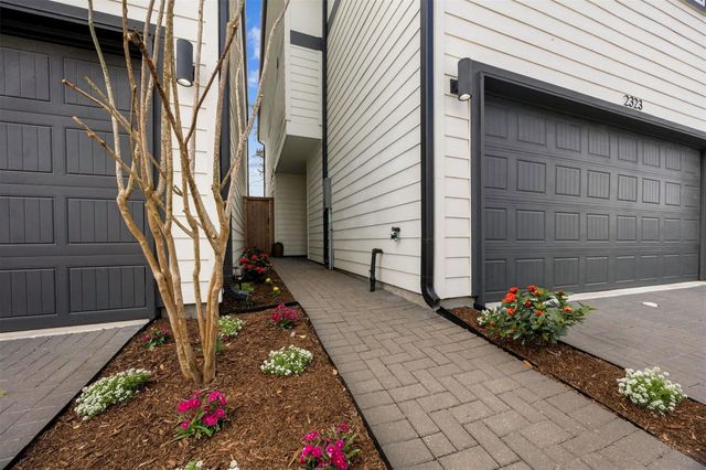 2323 Warhol Way, Houston, TX 77091