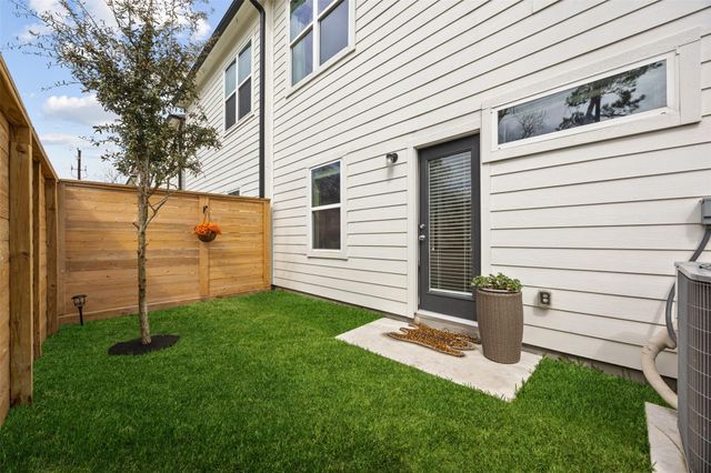 2323 Warhol Way, Houston, TX 77091